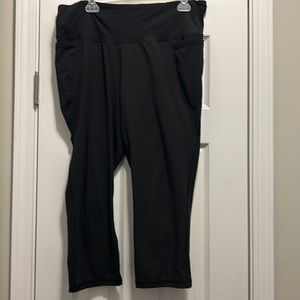 Livi capri workout pants